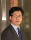Which Performance Feedback Triggers Problemistic and Institutional Search in the Semiconductor Industry?